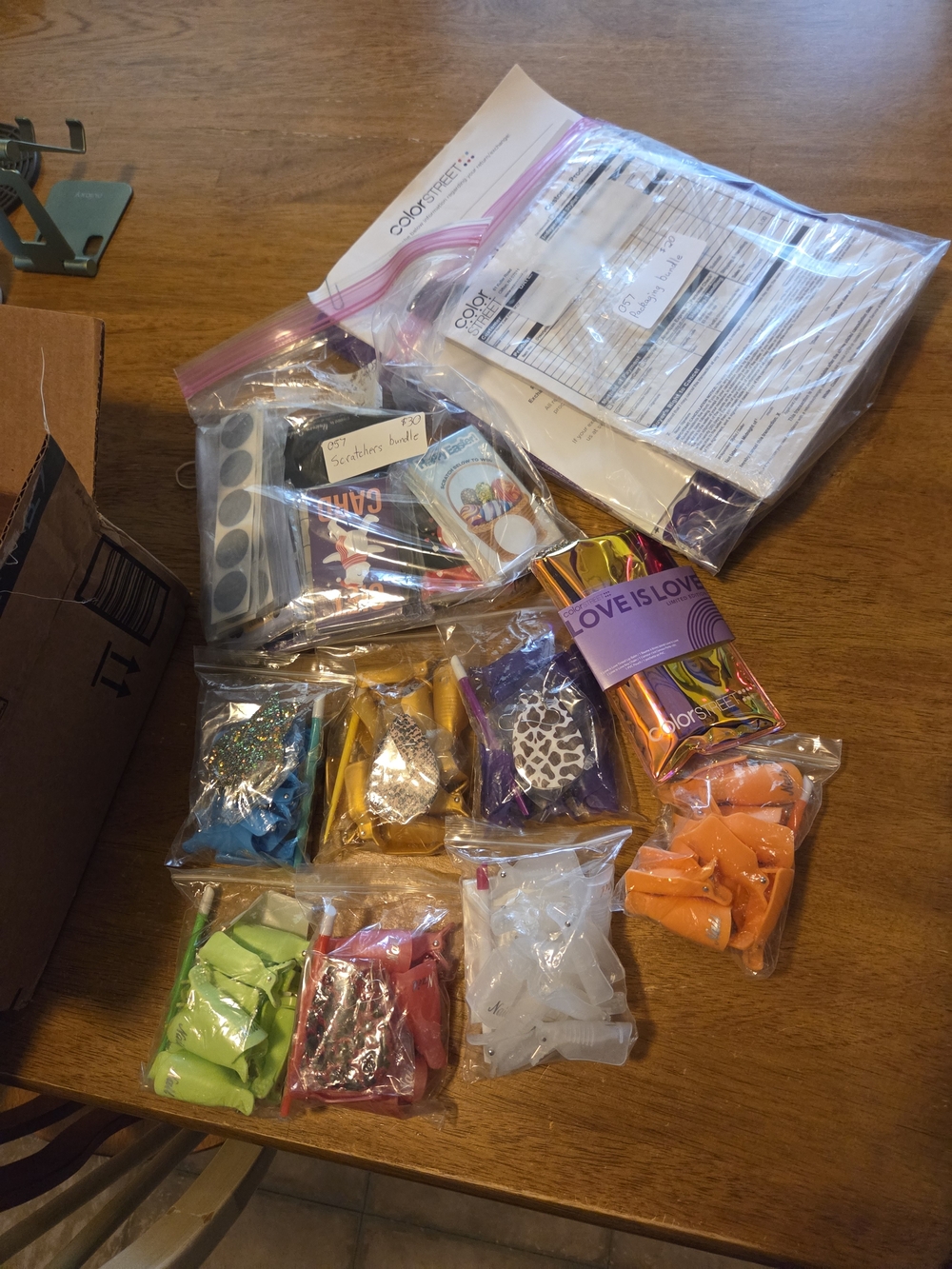 Color Street Assorted Nail Clips And Scratchers